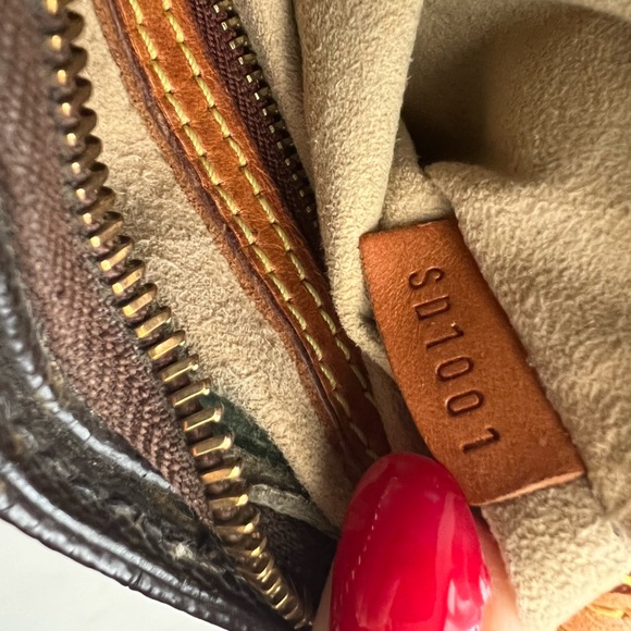 Authentic Louis Vuitton Monogram Looping MM shoulder bag - Picture 9 of 15